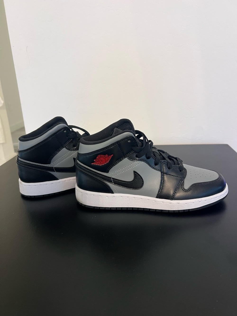 Nike Air Jordan 1 Mid "Shadow Red" sneaker - Picture 3 of 6